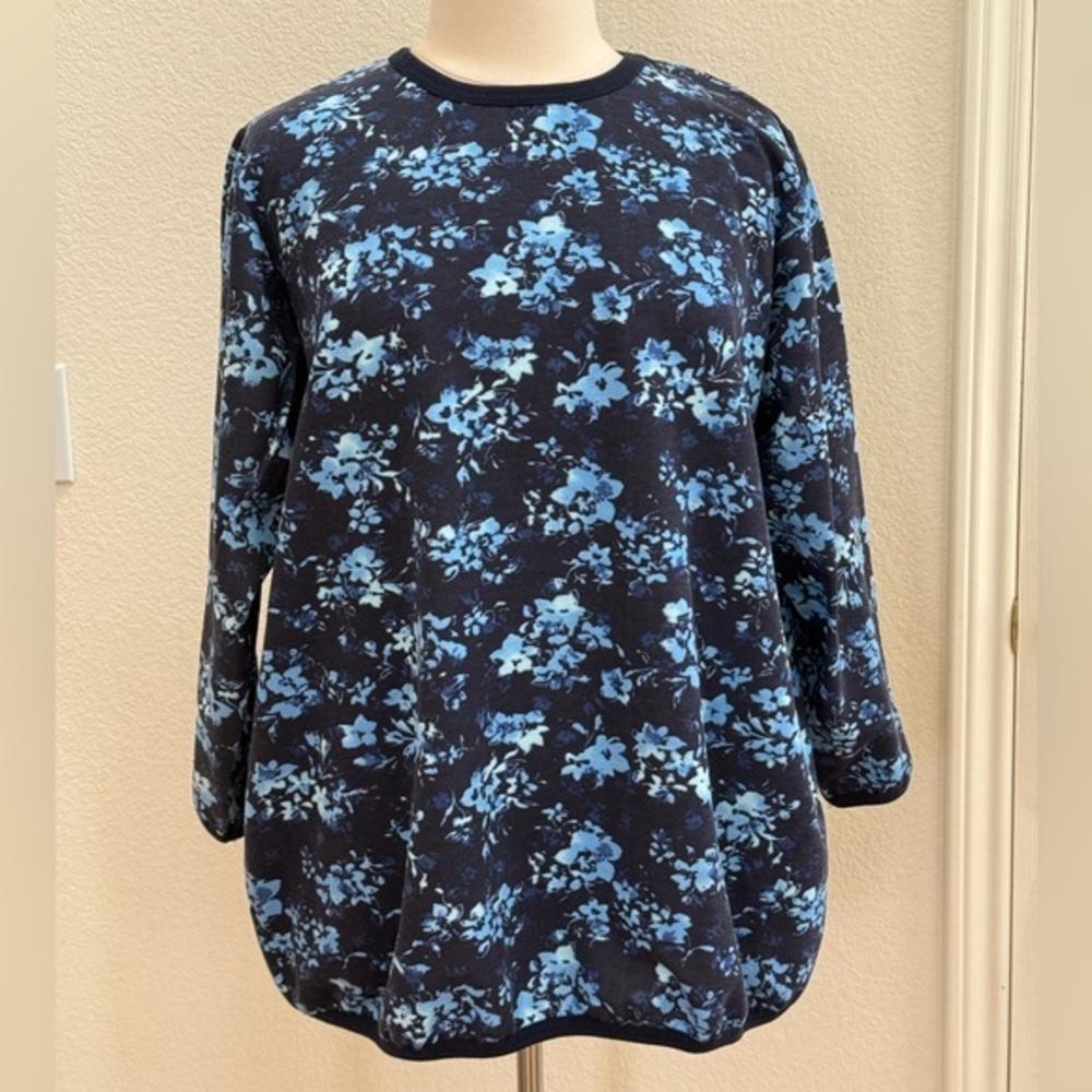 Woman Within Navy and Blue Floral Fleece Top size 1X (22/24)